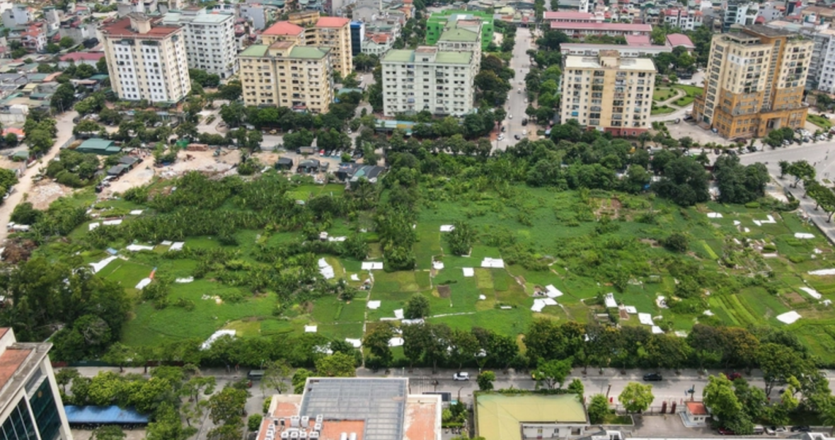 Nhếch nhác dự án gần 2 thập kỷ chưa triển khai bên cạnh trụ sở UBND phường Hoàng Mai Nhếch nhác dự án gần 2 thập kỷ chưa triển khai bên cạnh trụ sở UBND phường Hoàng Mai