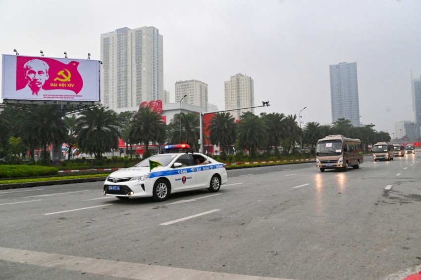 Đoàn xe chở các đại biểu dự Đại hội Đảng toàn quốc lần thứ XIV tiến về Trung tâm hội nghị Quốc gia. Đoàn xe chở các đại biểu dự Đại hội Đảng toàn quốc lần thứ XIV tiến về Trung tâm hội nghị Quốc gia.