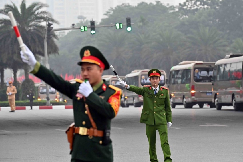 Tham dự Đại hội có 1.586 đại biểu, đại diện cho các đảng bộ trực thuộc Trung ương, các đảng bộ trong khối cơ quan Trung ương, lực lượng vũ trang và đảng bộ ngoài nước... Tham dự Đại hội có 1.586 đại biểu, đại diện cho các đảng bộ trực thuộc Trung ương, các đảng bộ trong khối cơ quan Trung ương, lực lượng vũ trang và đảng bộ ngoài nước...