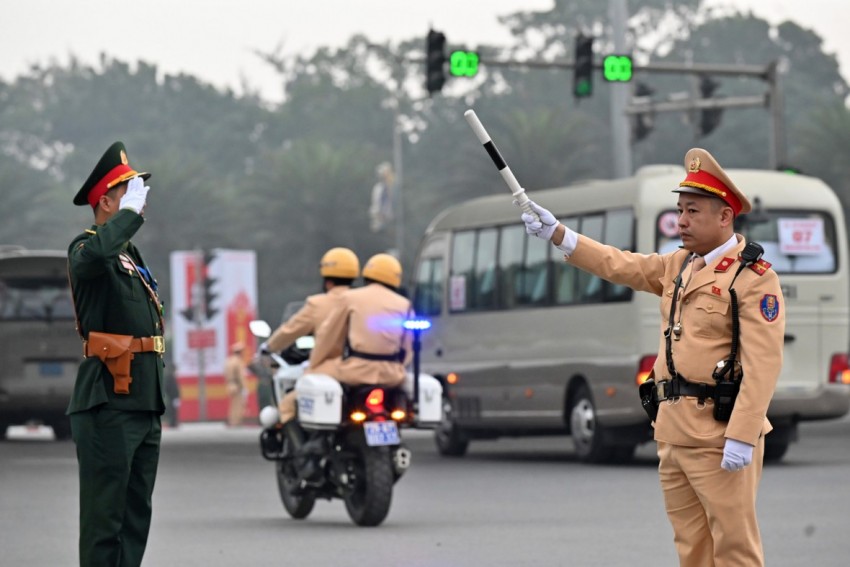 Sự hiệp đồng chặt chẽ giữa lực lượng công an và quân đội. Sự hiệp đồng chặt chẽ giữa lực lượng công an và quân đội.