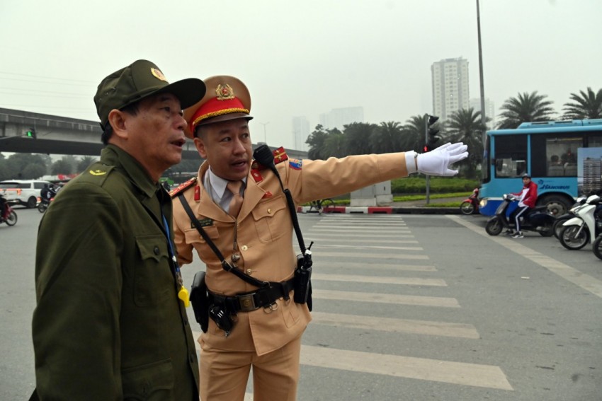 Lực lượng Công an Thủ đô cũng kết hợp chặt chẽ với lực lượng Bảo vệ an ninh trật tự ở cơ sở. Lực lượng Công an Thủ đô cũng kết hợp chặt chẽ với lực lượng Bảo vệ an ninh trật tự ở cơ sở.