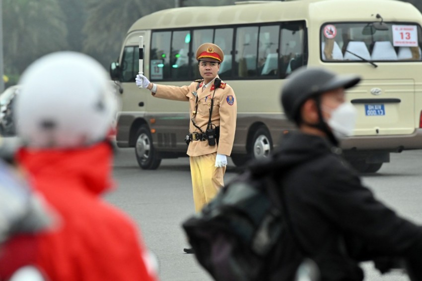 Toàn bộ công tác phân luồng đón dẫn đoàn đều được thực hiện nghiêm túc... Toàn bộ công tác phân luồng đón dẫn đoàn đều được thực hiện nghiêm túc...