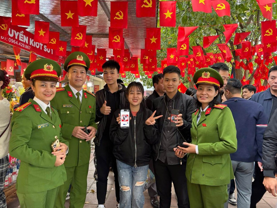 Công an phường Tây Hồ lan tỏa thông điệp “Triệu trái tim – chung nhịp đập” hướng về Đại hội XIV của Đảng