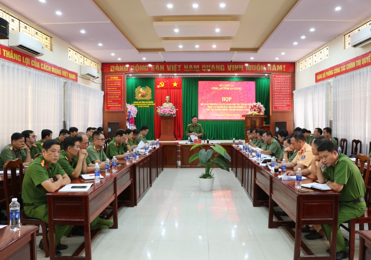 Công an tỉnh An Giang đề xuất phương án cắt giảm, đơn giản hóa thủ tục hành chính Công an tỉnh An Giang đề xuất phương án cắt giảm, đơn giản hóa thủ tục hành chính