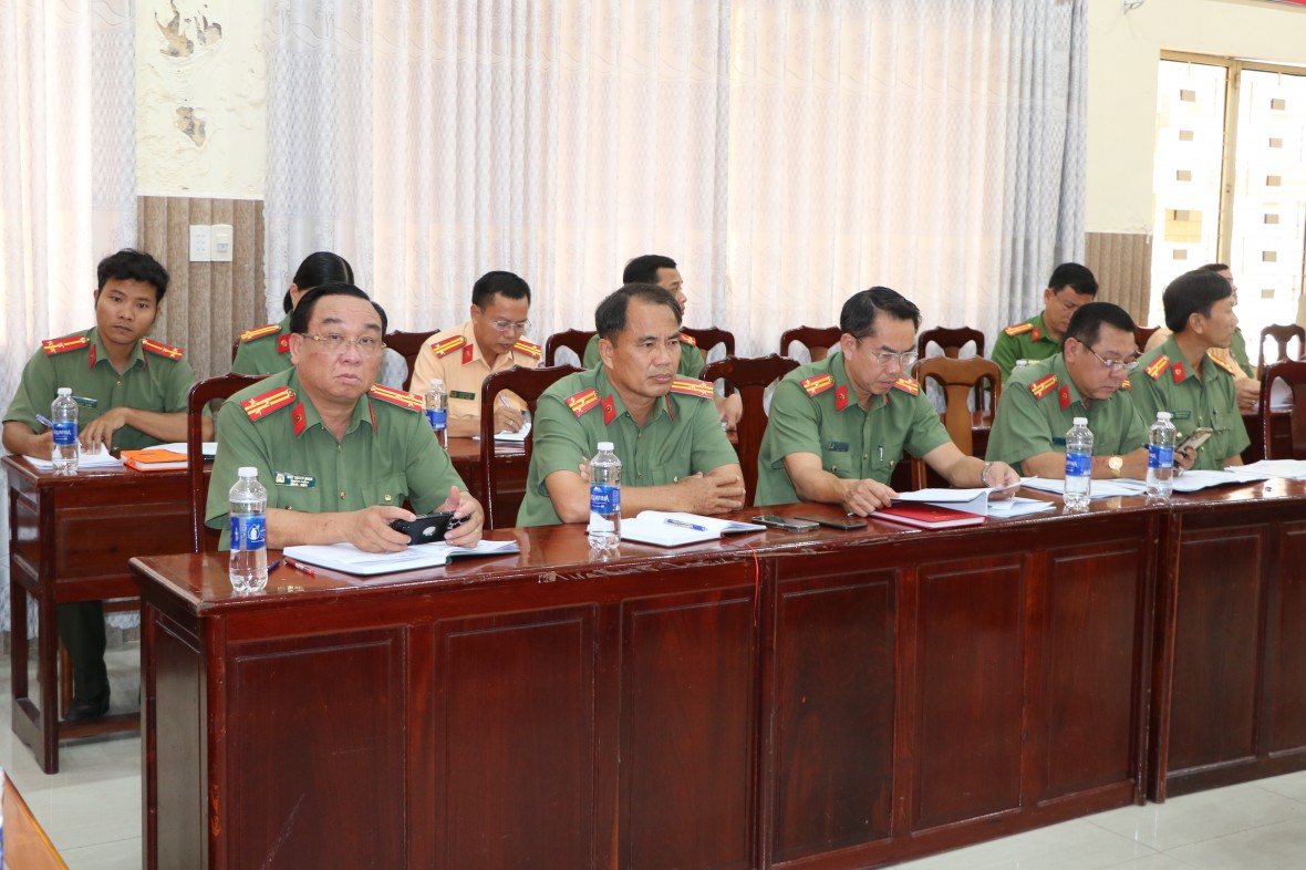 Công an tỉnh An Giang đề xuất phương án cắt giảm, đơn giản hóa thủ tục hành chính Công an tỉnh An Giang đề xuất phương án cắt giảm, đơn giản hóa thủ tục hành chính