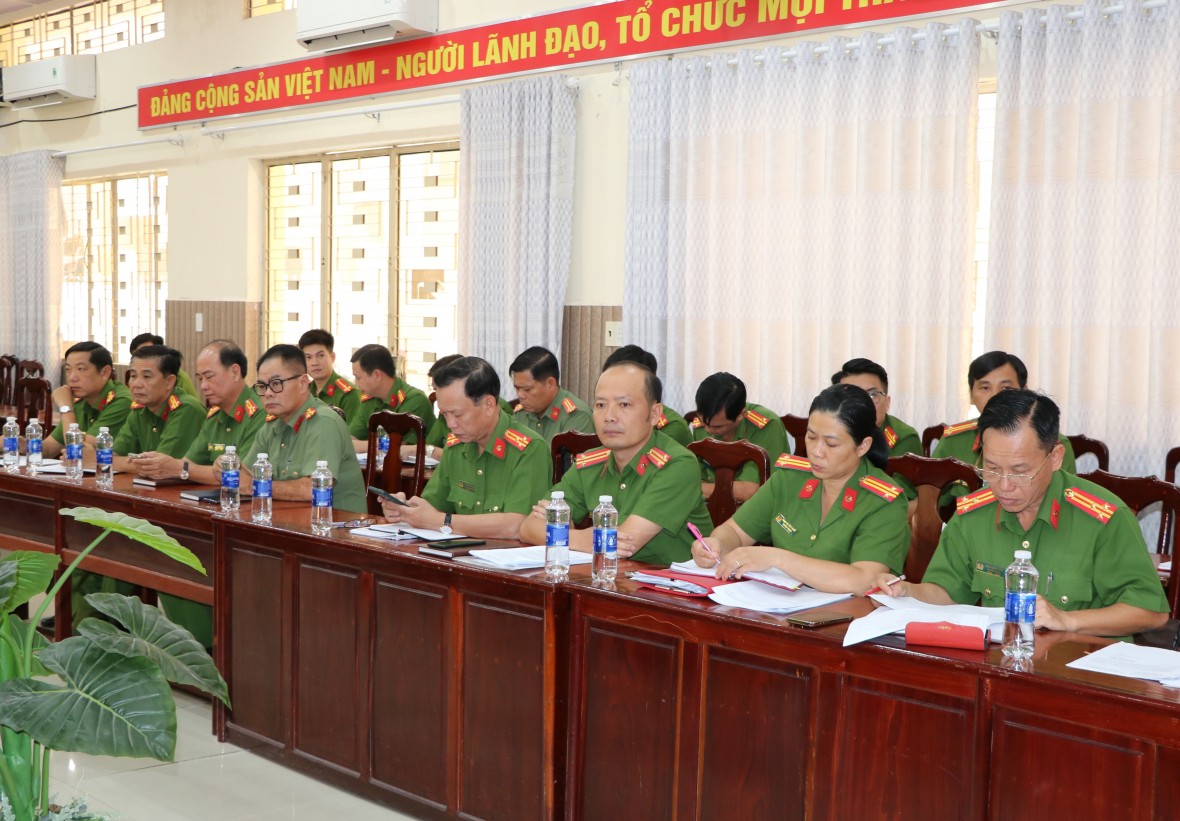 Công an tỉnh An Giang đề xuất phương án cắt giảm, đơn giản hóa thủ tục hành chính Công an tỉnh An Giang đề xuất phương án cắt giảm, đơn giản hóa thủ tục hành chính