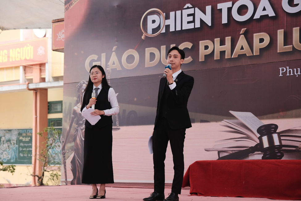 Các Luật sư của Công ty Luật TNHH Hà Trọng Đại và Cộng sự tuyên truyền phòng, chống ma túy và cảnh báo về pháo nổ.