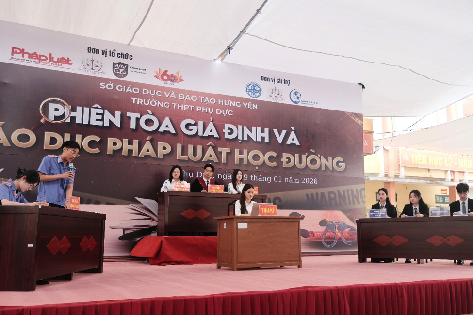 Phiên tòa giả định xét xử hành vi cố ý gây thương tích và gây rối trật tự công cộng.