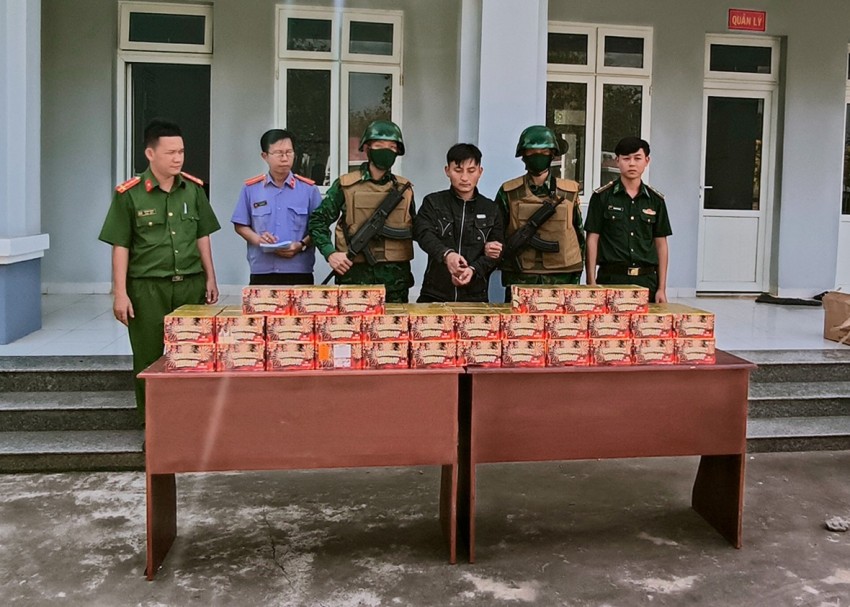 BĐBP Tây Ninh bắt đối tượng vận chuyển gần 1 tạ pháo hoa nổ qua biên giới