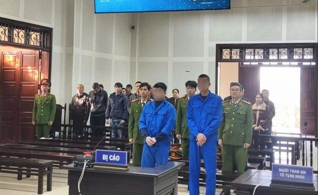 Hai bị cáo Nguyễn Ngọc Anh và Trung Ngọc Xuân tại phiên tòa sơ thẩm. Hai bị cáo Nguyễn Ngọc Anh và Trung Ngọc Xuân tại phiên tòa sơ thẩm.