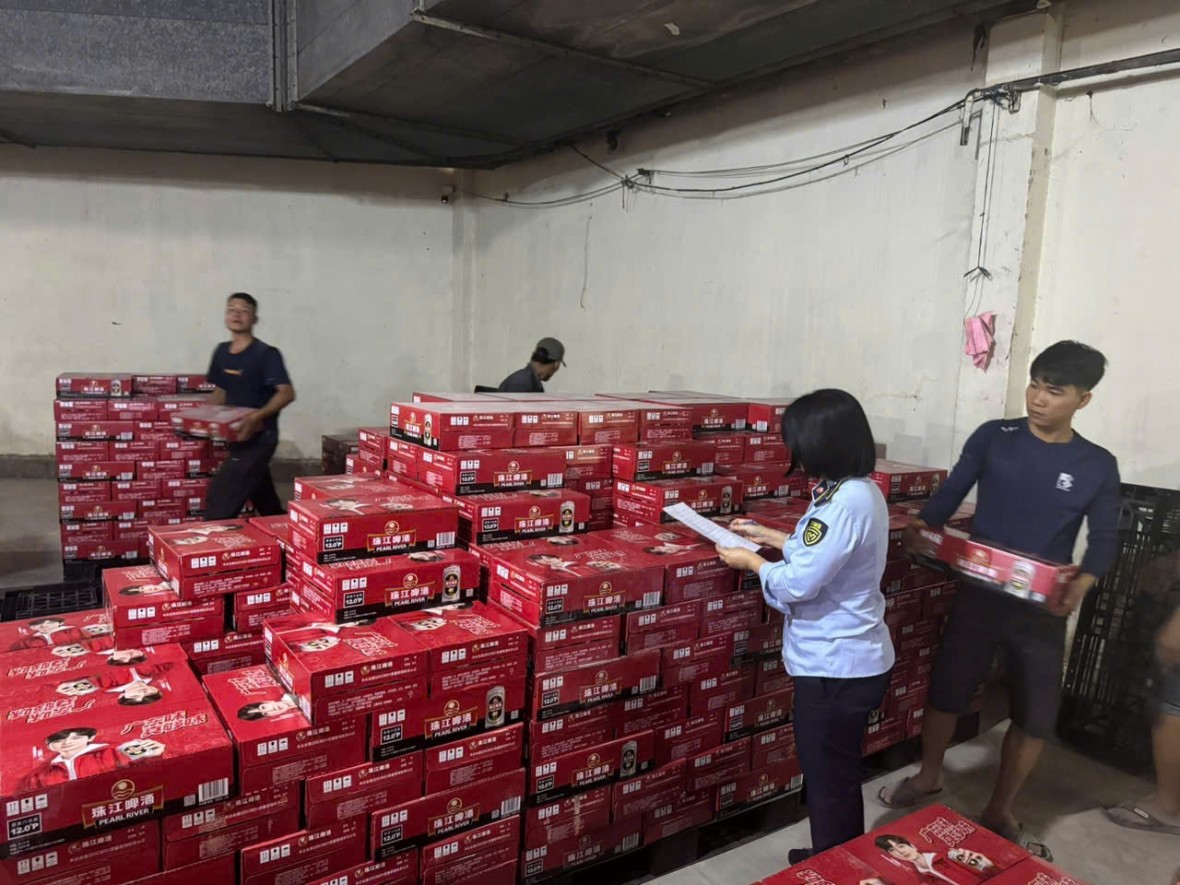 Toàn bộ hơn 3.200 thùng bia không có nhãn phụ tiếng Việt bị tạm giữ. Ảnh: Bộ Công thương