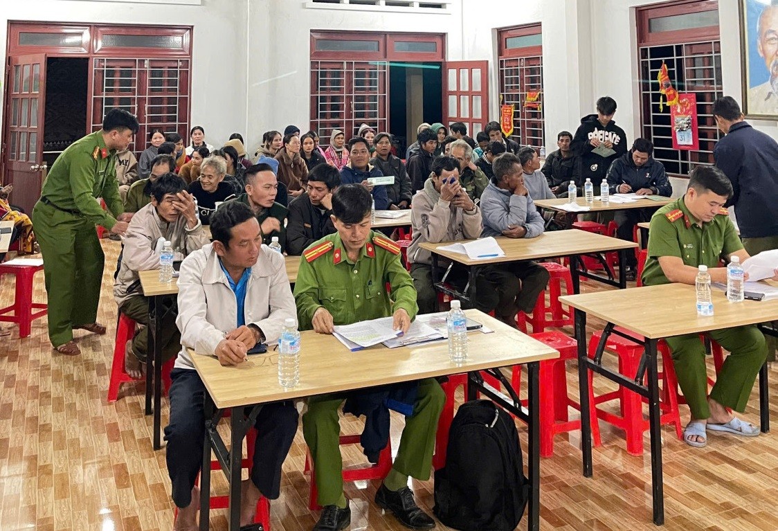  Công an cấp xã thường xuyên giáo dục phổ biến, tuyên truyền mạnh mẽ tác hại của pháo tự chế, hậu quả và trách nhiệm pháp lý tới 