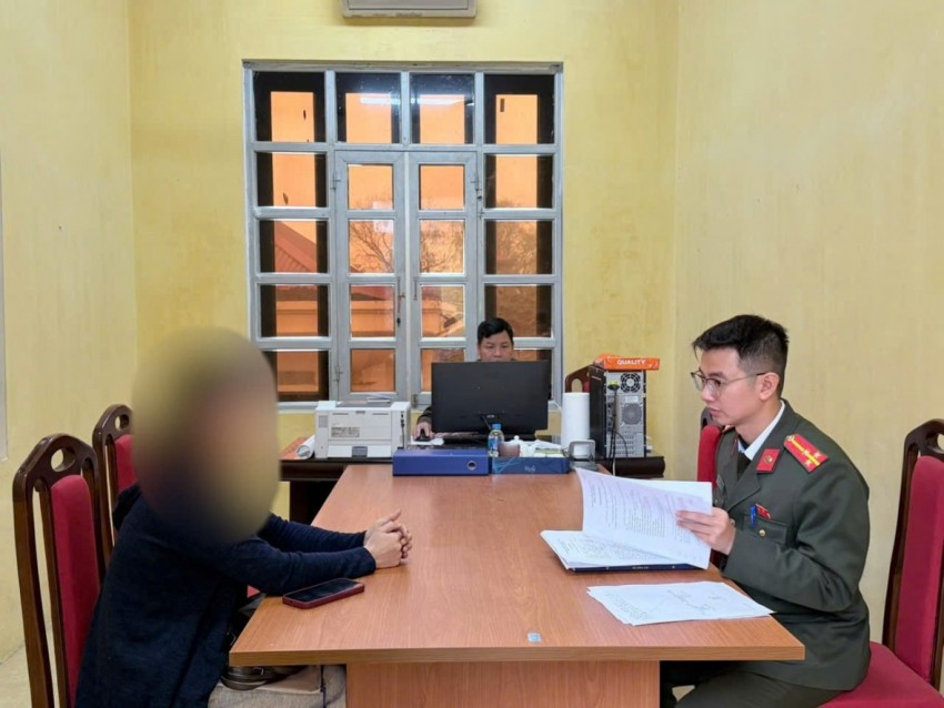 Bà N.T.L.O tại Công an xã Mê Linh.