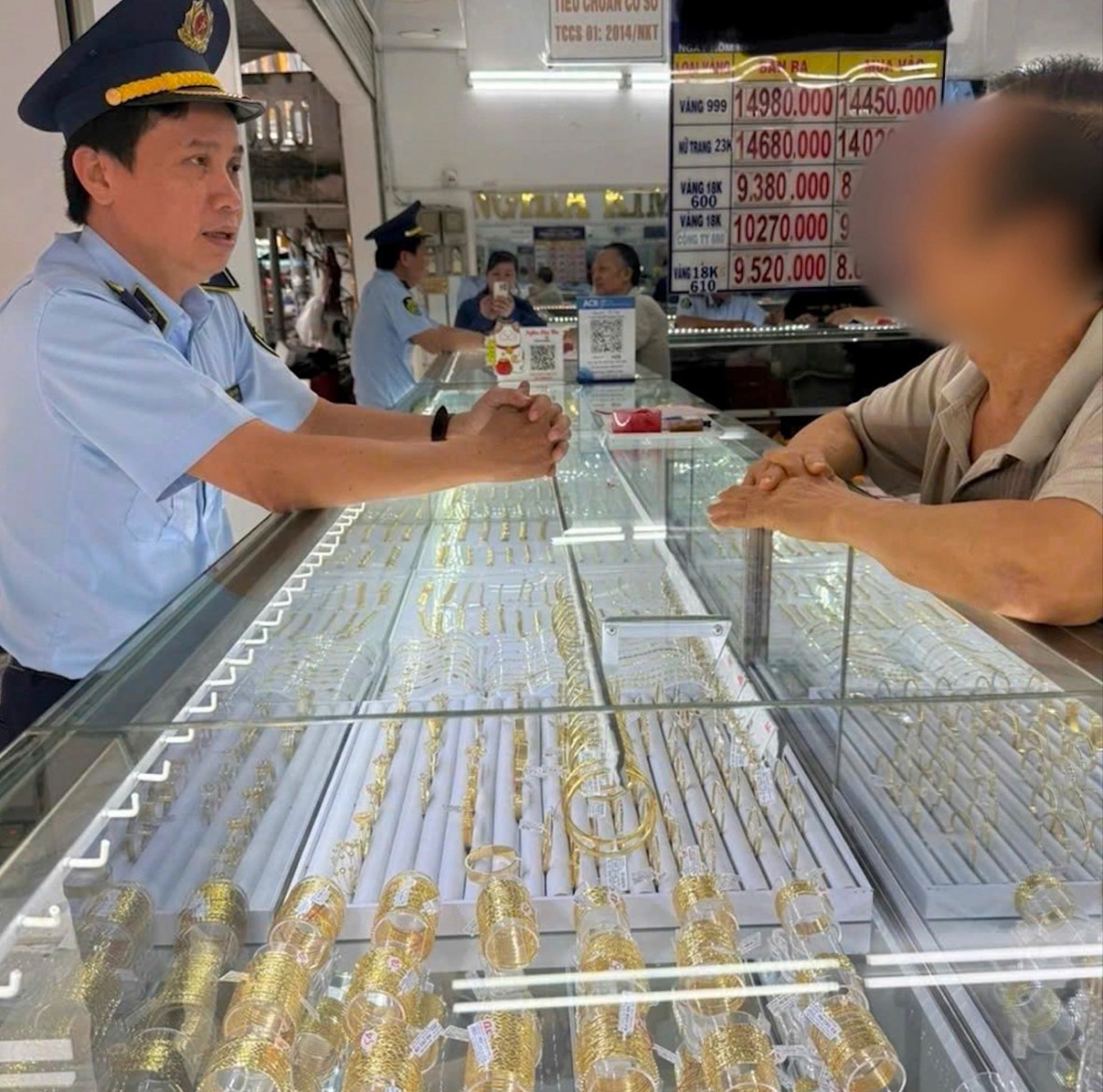 Bán vàng giả mạo nhãn hiệu Chanel, hai doanh nghiệp bị phạt nặng