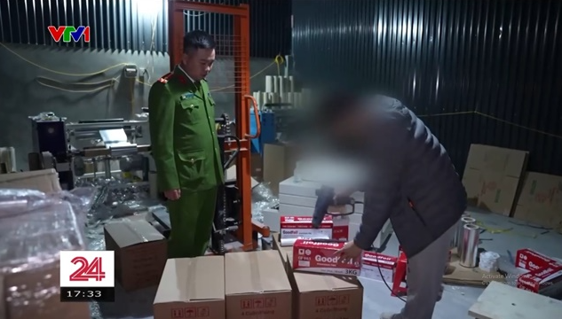 Phát hiện cơ sở sản xuất màng bọc thực phẩm giả chứa chất cấm, gây dậy thì sớm và vô sinh Phát hiện cơ sở sản xuất màng bọc thực phẩm giả chứa chất cấm, gây dậy thì sớm và vô sinh