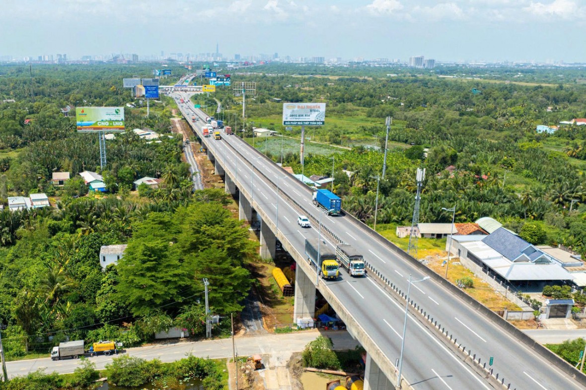 Lưu lượng phương tiện lớn, nhu cầu kết nối ngày càng tăng khiến việc mở rộng cao tốc đoạn TP HCM - Long Thành trở thành yêu cầu cấp bách.