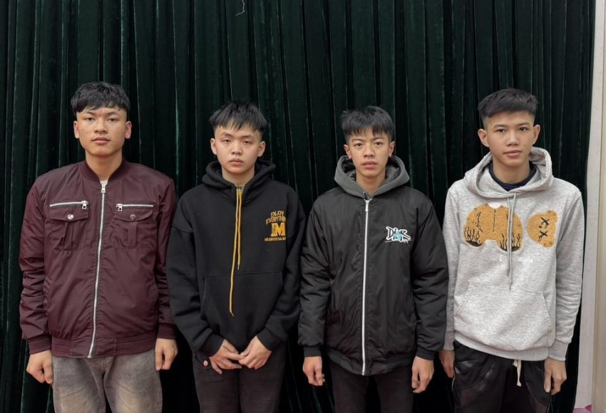 Khởi tố nhóm thanh thiếu niên chặn đánh người qua đường, cướp tài sản Khởi tố nhóm thanh thiếu niên chặn đánh người qua đường, cướp tài sản