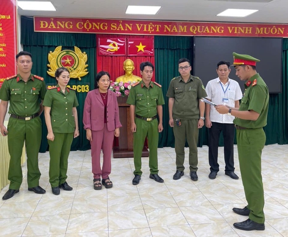 Cơ quan CSĐT đọc lệnh khởi tố bắt tạm giam bị can Nguyễn Thị Thanh Phượng