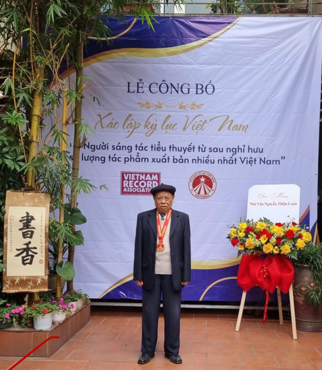 Xác lập Kỷ lục Việt Nam cho người sáng tác nhiều tiểu thuyết nhất sau khi nghỉ hưu