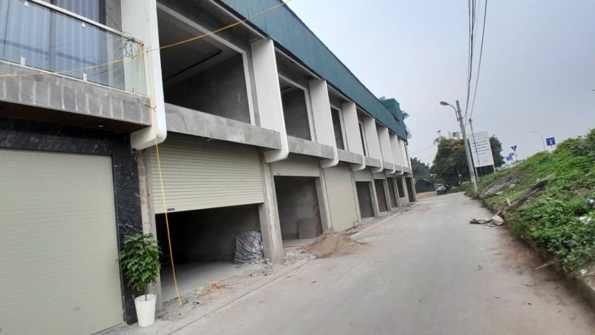 Hiện trạng dãy nhà từng vi phạm sau lớp tôn được dỡ bỏ tại phường Việt Hưng Hiện trạng dãy nhà từng vi phạm sau lớp tôn được dỡ bỏ tại phường Việt Hưng