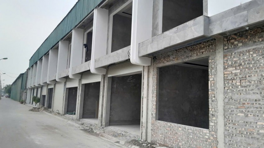 Hiện trạng dãy nhà từng vi phạm sau lớp tôn được dỡ bỏ tại phường Việt Hưng Hiện trạng dãy nhà từng vi phạm sau lớp tôn được dỡ bỏ tại phường Việt Hưng