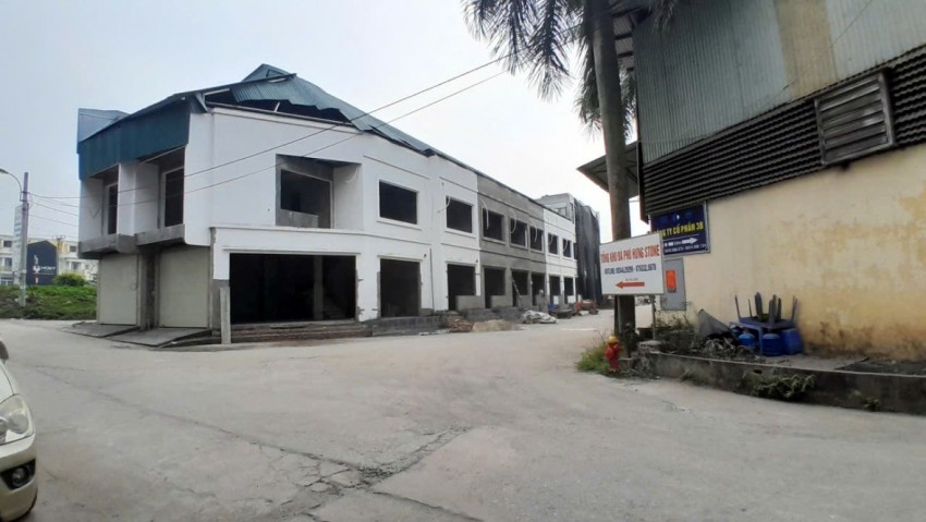 Hiện trạng dãy nhà từng vi phạm sau lớp tôn được dỡ bỏ tại phường Việt Hưng Hiện trạng dãy nhà từng vi phạm sau lớp tôn được dỡ bỏ tại phường Việt Hưng