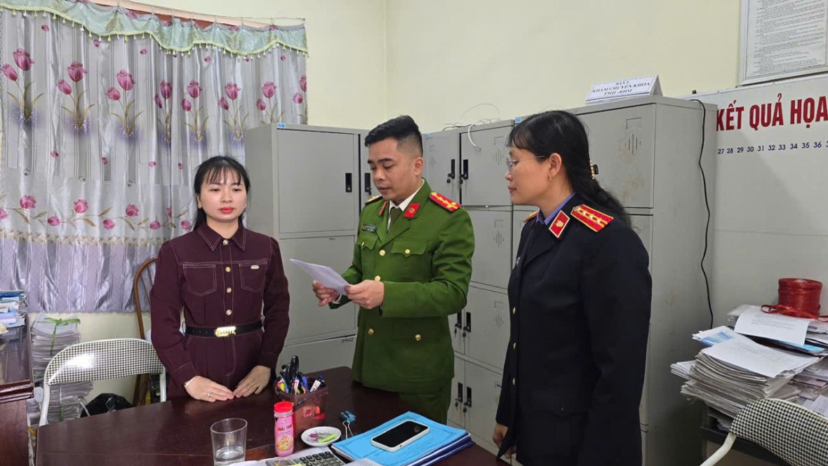 Cơ quan điều tra thi hành các Quyết định tố tụng. (Ảnh: Công an cung cấp). Cơ quan điều tra thi hành các Quyết định tố tụng. (Ảnh: Công an cung cấp).