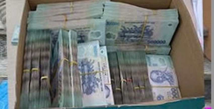 Trộm gần 8 tỷ đồng trên xe khách, 2 người bị bắt giữ Trộm gần 8 tỷ đồng trên xe khách, 2 người bị bắt giữ