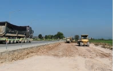 Công tác bồi thường GPMB và di dời hạ tầng kỹ thuật của dự án chưa đạt yêu cầu.