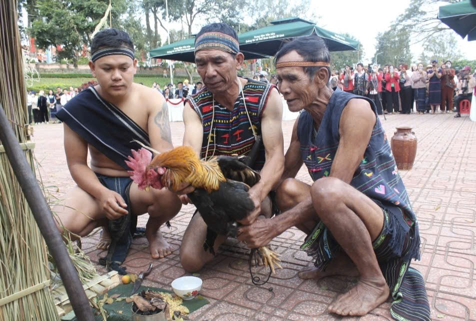 Nghệ nhân Ưu tú K’Brel – Hơn nửa thế kỷ giữ hồn cồng chiêng Tây Nguyên