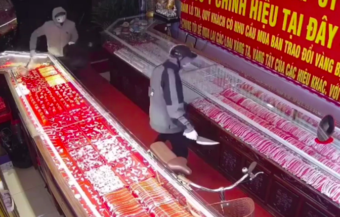 Truy tìm các đối tượng cướp tiệm vàng tại Ninh Bình