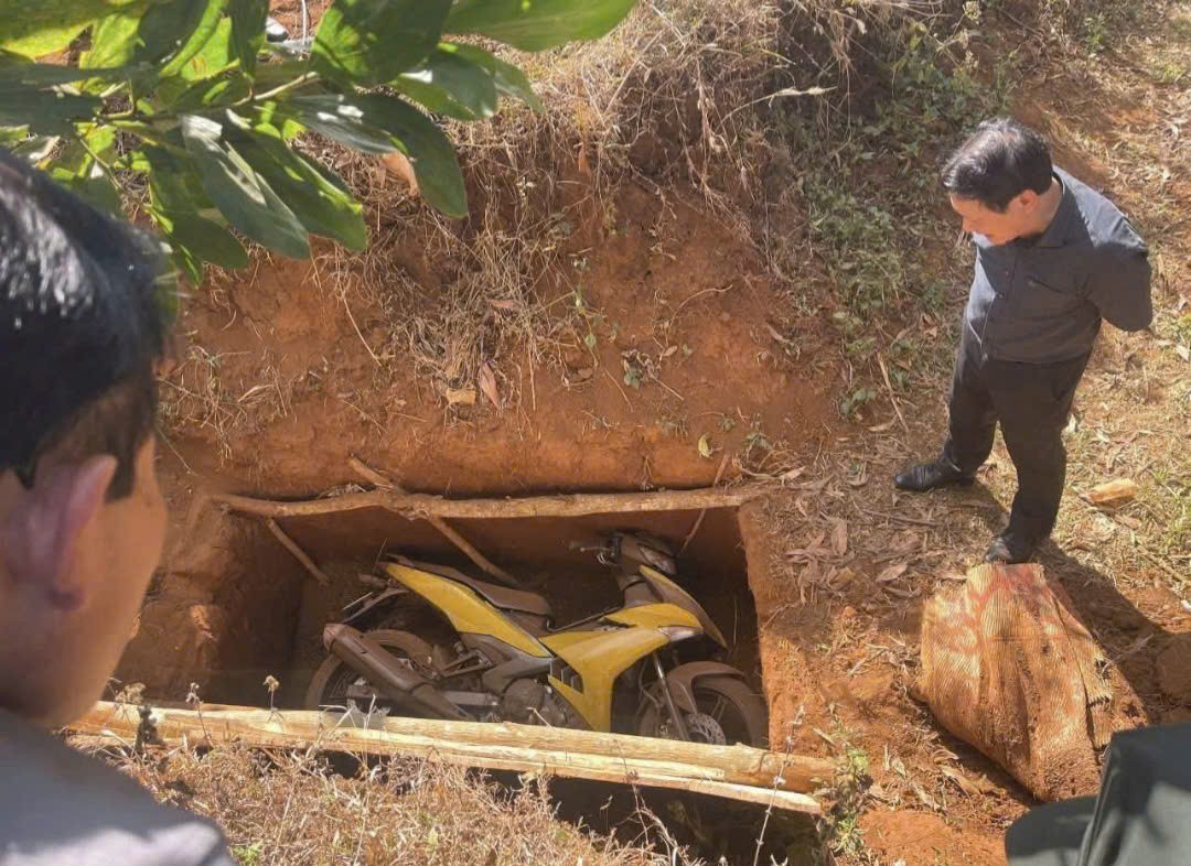 Phát hiện xe máy nghi của nghi phạm cướp ngân hàng ở Gia Lai