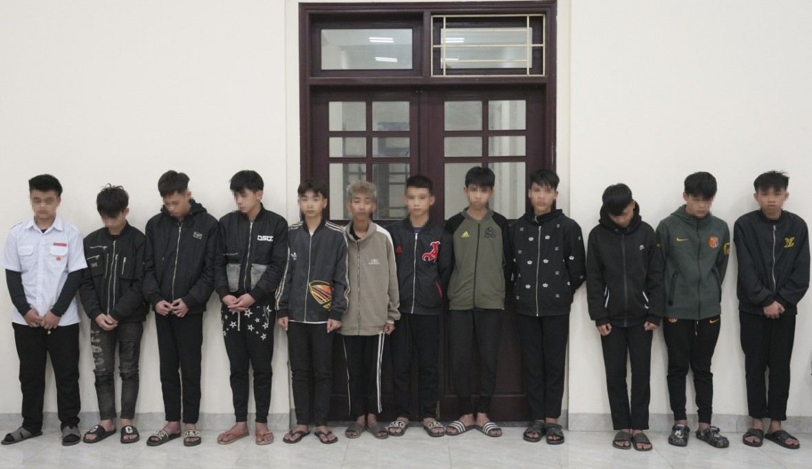 Nhóm thanh niên tại cơ quan CSĐT - Ảnh Công an Quảng Trị.