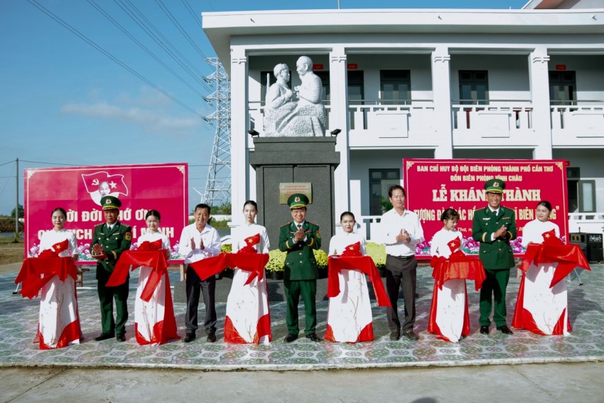 Xuân Biên phòng ấm lòng dân bản tại phường Vĩnh Châu, TP Cần Thơ