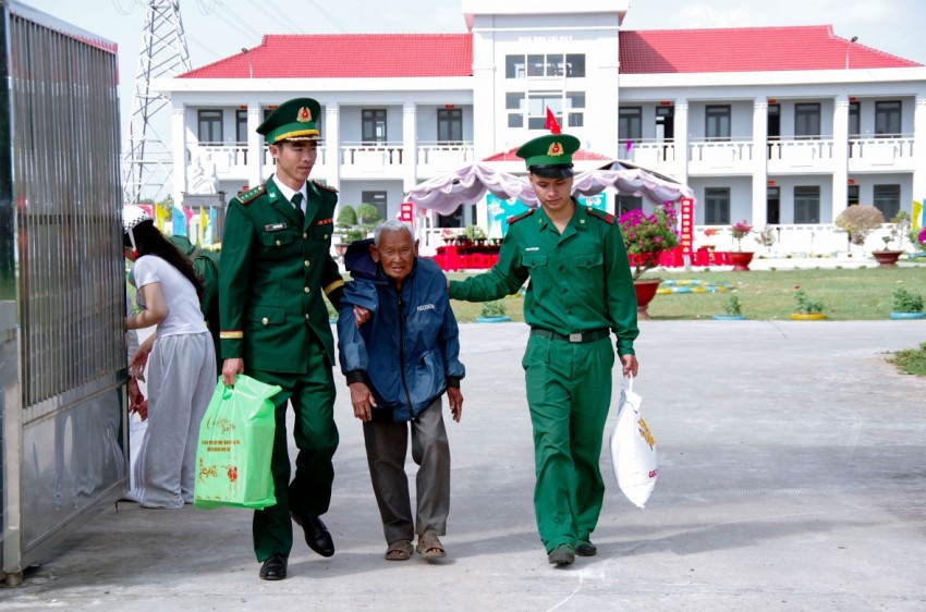 Xuân Biên phòng ấm lòng dân bản tại phường Vĩnh Châu, TP Cần Thơ