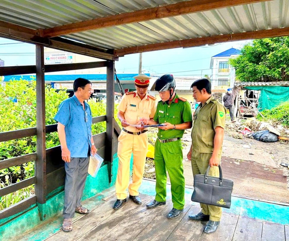 Công an Cà Mau triển khai đồng bộ giải pháp bảo đảm TTATGT đường thủy dịp Tết