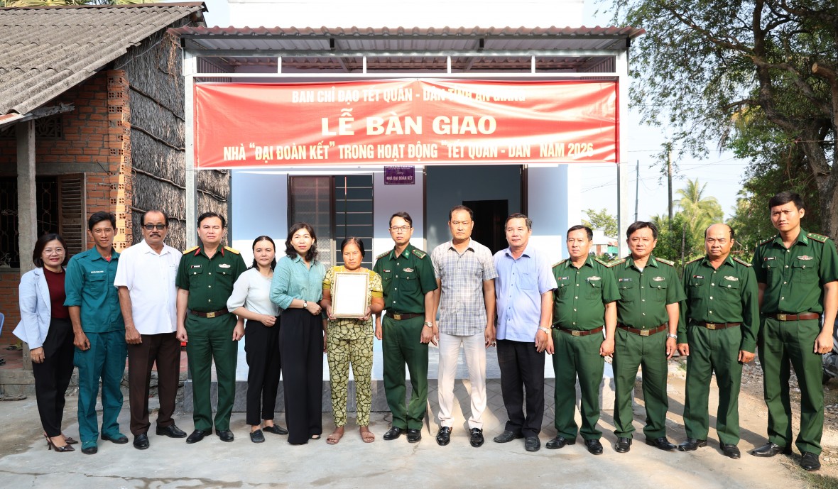 Bàn giao 2 căn nhà “Đại đoàn kết” trong hoạt động “Tết Quân - Dân” năm 2026