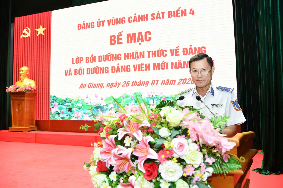 Đảng ủy Vùng Cảnh sát biển 4 hoàn thành các lớp bồi dưỡng kiến thức về Đảng