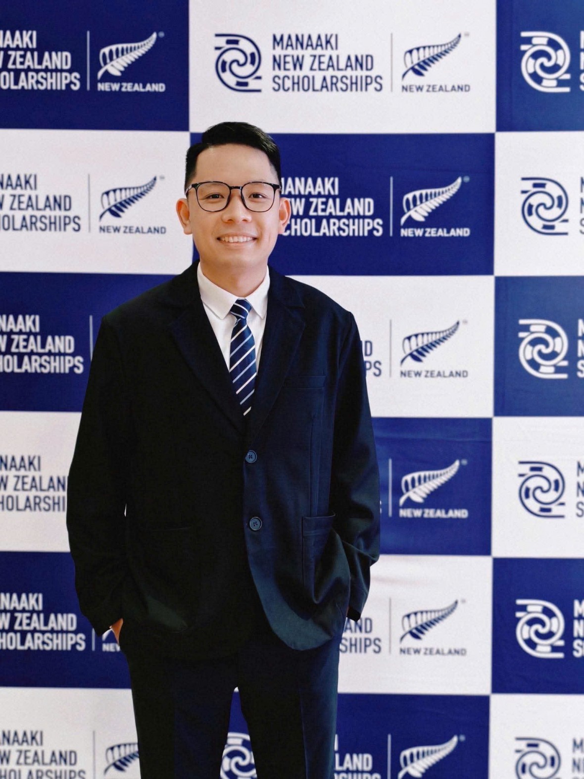 Tấm gương học tập để hội nhập của thầy giáo trẻ ở Quảng Ngãi