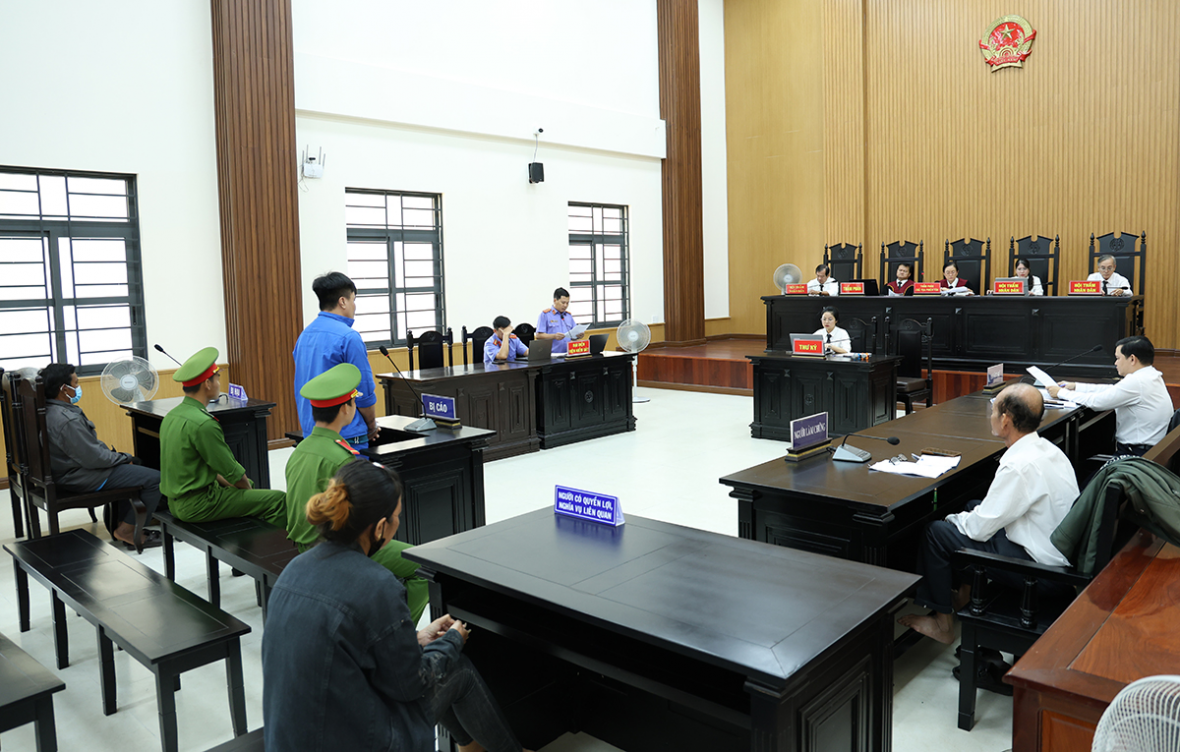 Tuyên án chung thân kẻ dùng búa chém 02 cha con hàng xóm thương vong