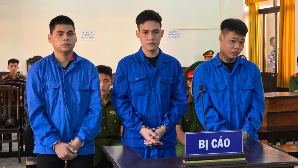 Mâu thuẫn lúc rạng sáng, 3 bị cáo lĩnh hơn 40 năm tù vì giết người