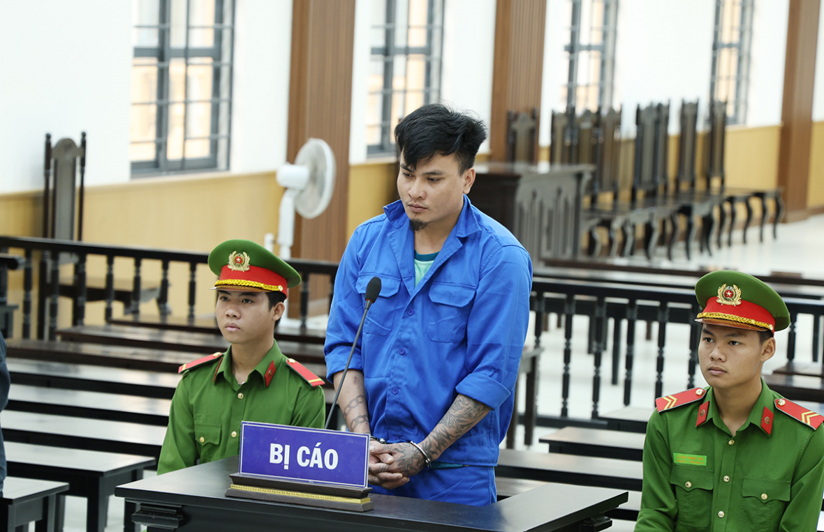 Tuyên án chung thân kẻ dùng búa chém 02 cha con hàng xóm thương vong