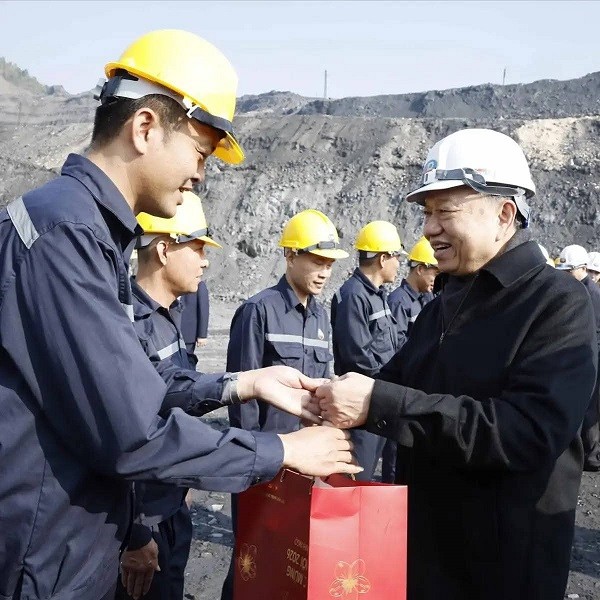 Tổng Bí thư Tô Lâm thăm, động viên, chúc Tết công nhân ngành Than Tổng Bí thư Tô Lâm thăm, động viên, chúc Tết công nhân ngành Than