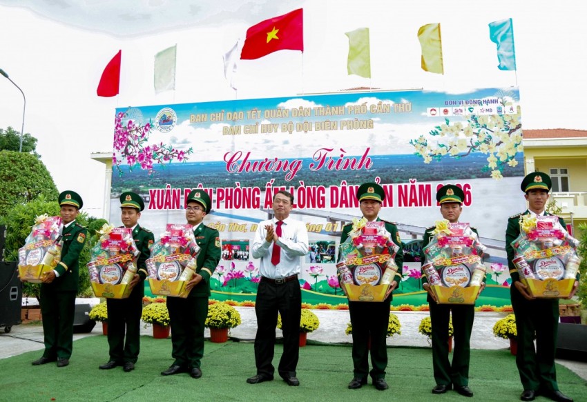 TP Cần Thơ: Mang mùa xuân ấm áp đến với bà con xã đảo Cù Lao Dung