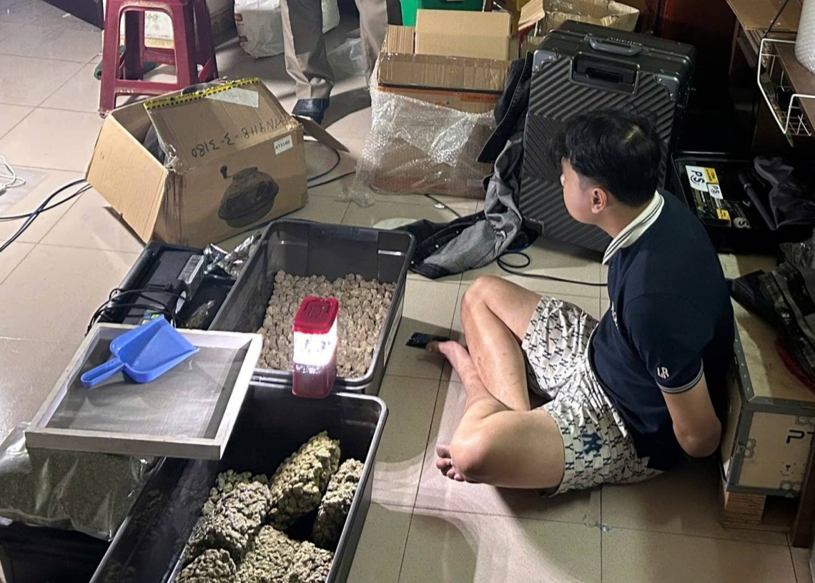 Đỗ Hữu Duy cùng hiện trường và tang vật vụ án - Ảnh Công an Đà Nẵng.