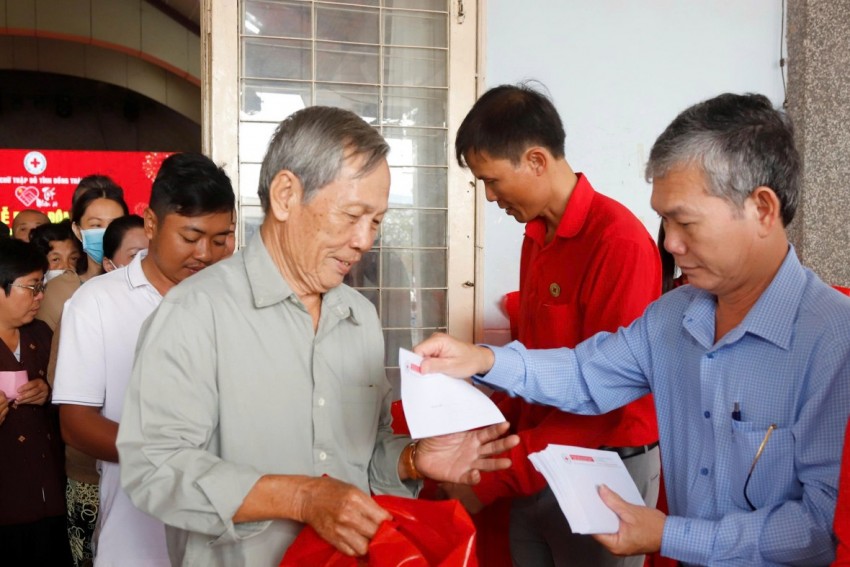 Đồng Tháp: Lễ phát động phong trào Tết Nhân ái - Xuân Bính Ngọ 2026 Đồng Tháp: Lễ phát động phong trào Tết Nhân ái - Xuân Bính Ngọ 2026