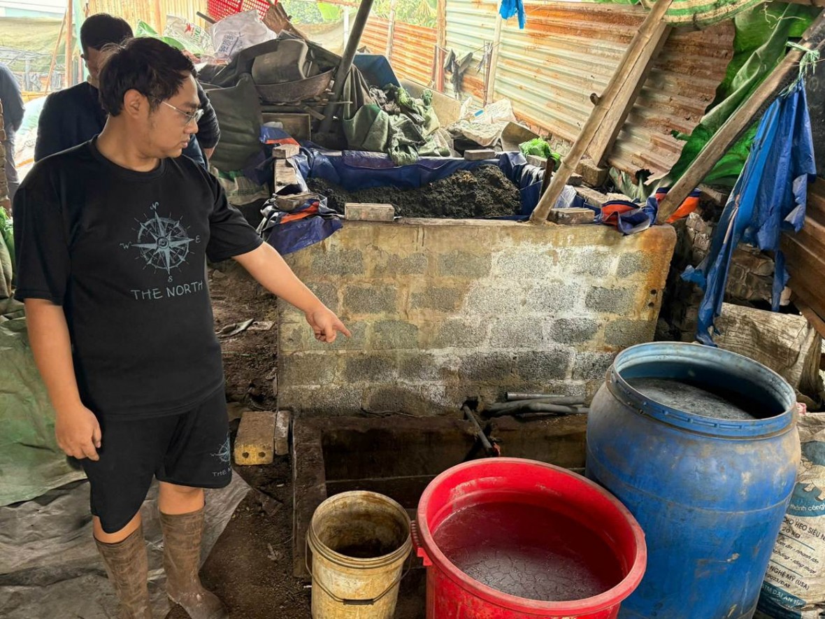 TP Hà Nội: Tạm giữ hình sự 3 đối tượng xả hơn 6,7 tấn chất thải nguy hại ven sông Đuống