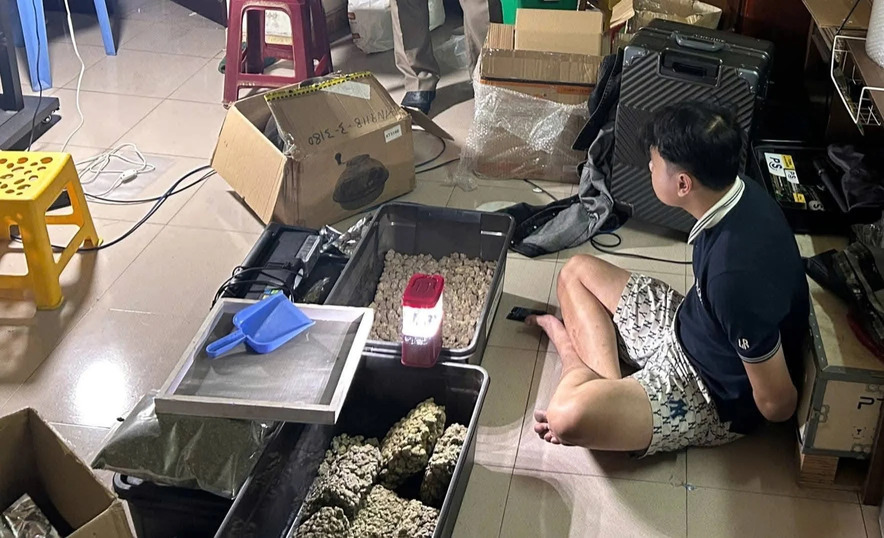 Đối tượng Duy và tang vật vụ án