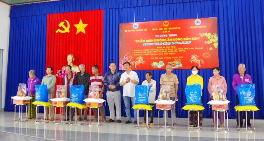 Tây Ninh: Trao 230 phần quà Tết trong Chương trình “Xuân Biên phòng ấm lòng dân bản” tại xã Hòa Hội