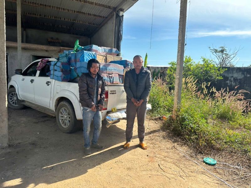 Hai đối tượng cùng tang vật - Ảnh Công an Quảng Ngãi.